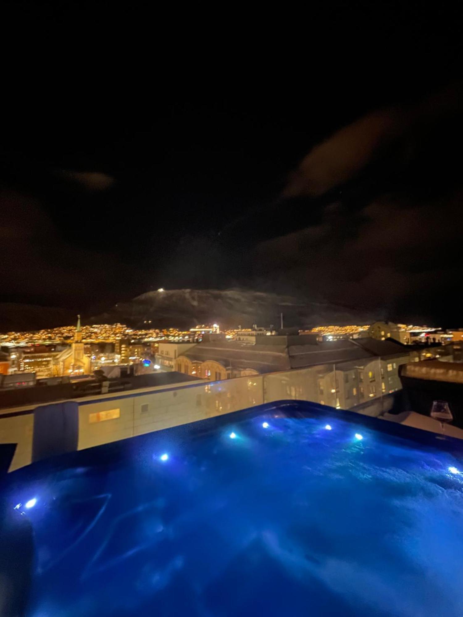 Penthouse In Downtown Tromso New Apartment ภายนอก รูปภาพ